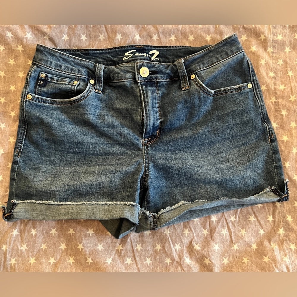 Seven7 Weekend Short - size 8 - cuffed and raw edge